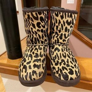 Excellent UGG Leopard Sheepskin Boots, 7